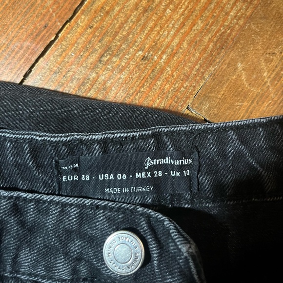Stradivarius ripped, black mom jeans. US size 06 - Picture 3 of 7
